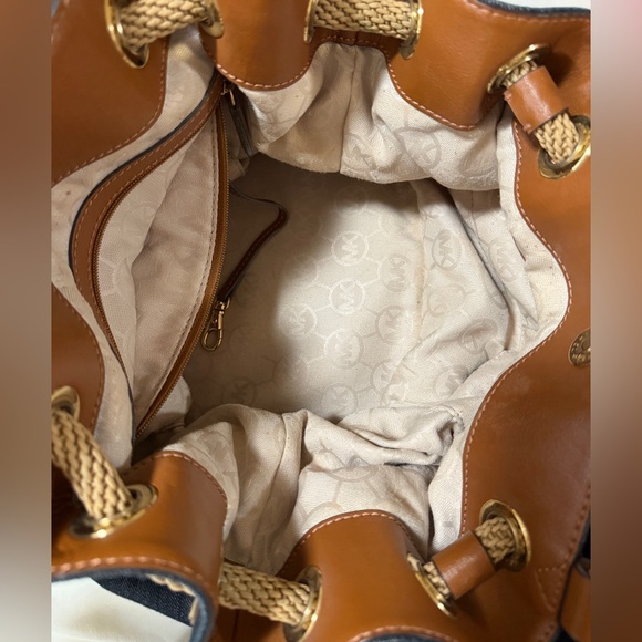 Michael Kors Navy and Tan Shoulder Bag - Gently Used - Picture 4 of 9